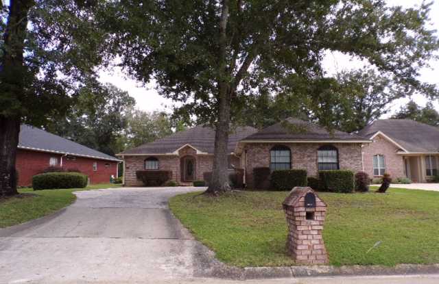 Beautiful 4-Bedroom Home - Heather Oaks - 3566 Haley Way, Pace, FL 32571