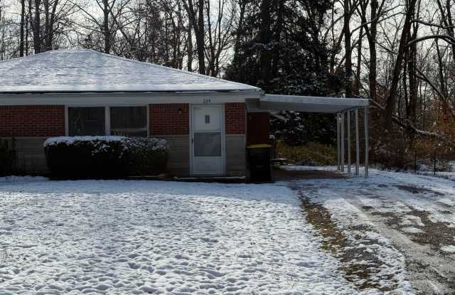 2 bed / 1 bath duplex in country setting - 224 East Ellis Road, Monroe County, IN 47408