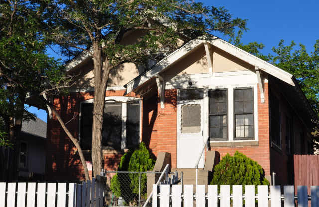 Beautiful Vintage Home - 118 Maple Street Northeast, Albuquerque, NM 87106