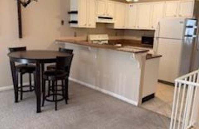 605 W Ridge Mews Gallery 1