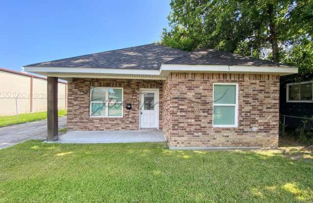 3BR Home with High-End Finishes – 803 Fall St. photos photos