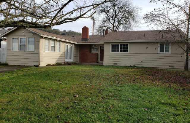 4 Bedroom Home in Quiet Neighborhood Gallery 1