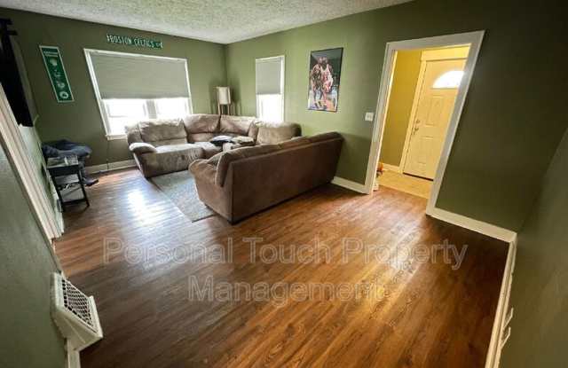 817 College Street North photos photos