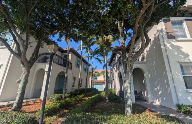 Spacious 3BR Townhome in Monterra | Prime Cooper City Location Gallery 3