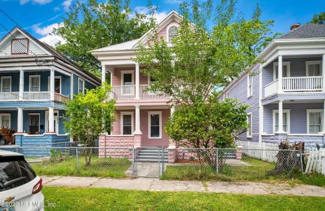 1834 WALNUT Street Gallery 3