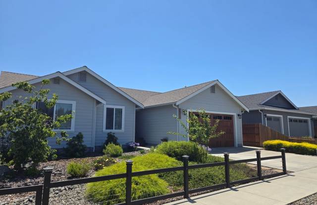 Recently constructed McKinleyville home features modern convenience, and hot tub! Pets considered! Gallery 4