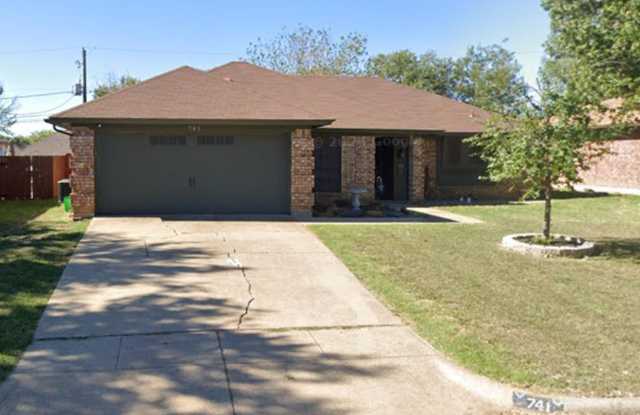 3 bed, 2 bath home in Burleson - 741 Parkview Drive, Burleson, TX 76028