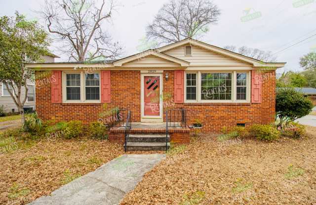 Pre-lease charming 3 bed 1.5 bath in Shandon! photos photos