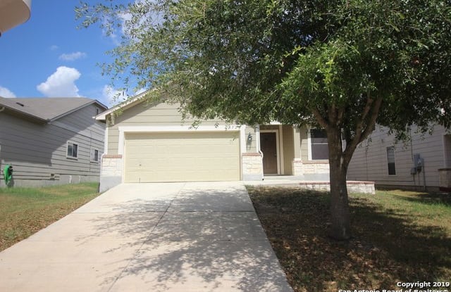 5729 MAXFLI DR - 5729 Maxfli Drive, Schertz, TX 78108
