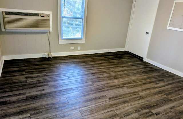 1715 Cass St - B photos photos