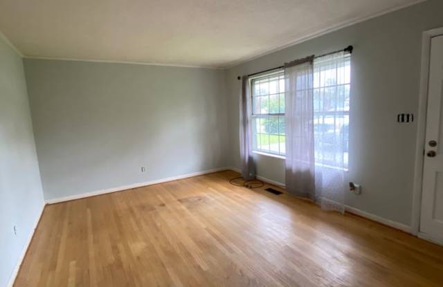 *MOVE IN SPECIAL* 1/2 OFF FIRST MONTHS RENT* 3 Bedroom 1.5 Bath House Gallery 3