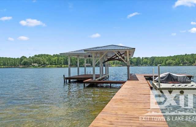 Gorgeous Waterfront Property with 4 Bedrooms, 3 Bathrooms in Dogwood Acres! Gallery 3