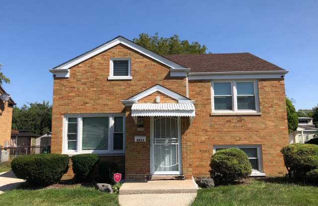 Fresh 3bed/2bath Home Close to Transportation Fenced Backyard photos photos