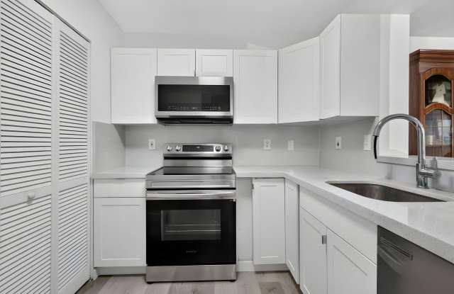 2731 Ocean Club Boulevard Gallery 4