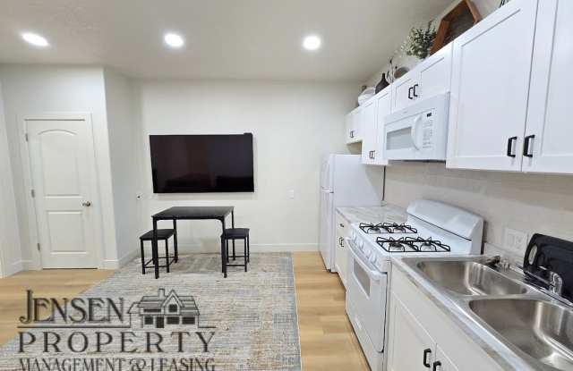 Detached Basement Casita- One Bedroom! Gallery 3