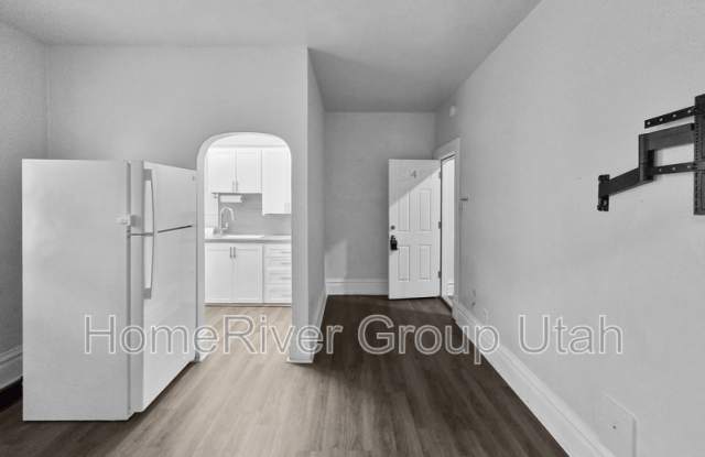 1277 E 100 S Gallery 1