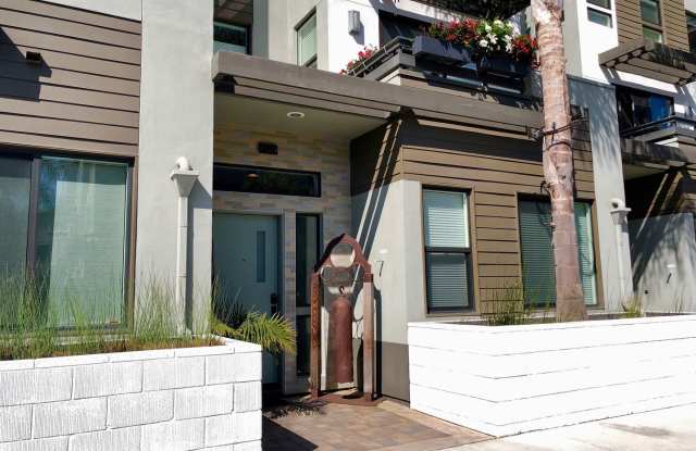 2529 State Street Gallery 3