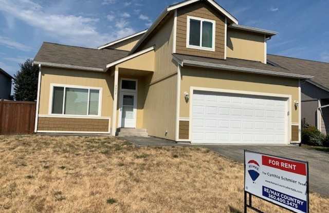AVAILABLE NOW! Beautiful 3 bed/ 2 bath Single Family Home photos photos
