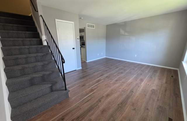 Updated 3-Bedroom Townhome in Edgewood – Great Location! Gallery 3