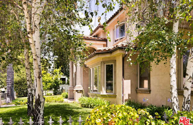 4822 Valjean Avenue photos photos