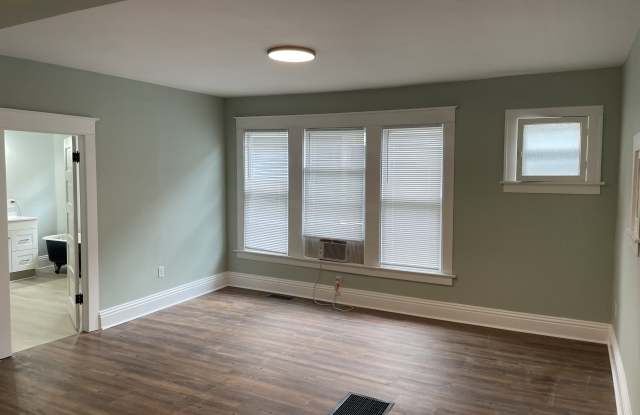 1239 West Berry Street photos photos