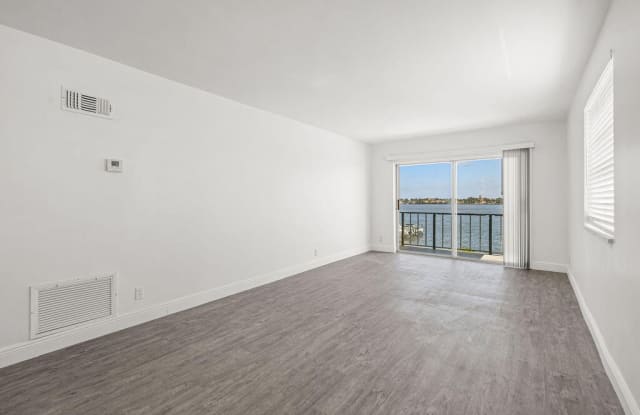 Dipolmat - 3907 South Flagler Drive, West Palm Beach, FL 33405