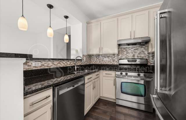 2-Bedroom, 2.5-Bath Rental with EV Charging in Blackberry Countryside – 2411 Courtyard Cir, Unit 4 Gallery 4