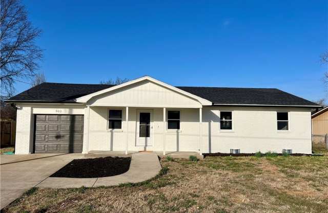 902 SE G Street photos photos