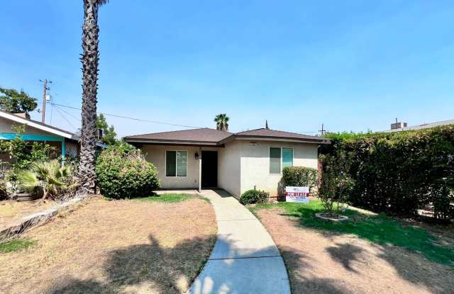$2,195 Alluvial  Ingram, 4 Bedroom House - Minarets Ave, Fresno - New Flooring + Alley Access photos photos