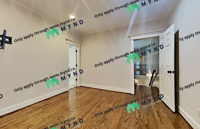 113 W 13th St Gallery 4