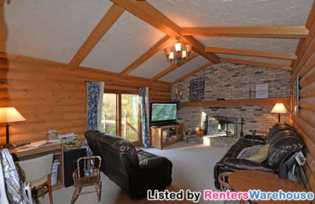 2765 Shadyview Lane N Gallery 2