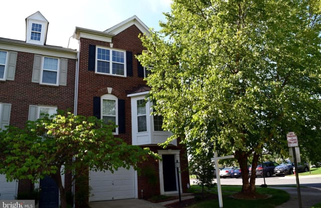 8891 PINION PLACE - 8891 Pinon Place, Laurel Hill, VA 22079