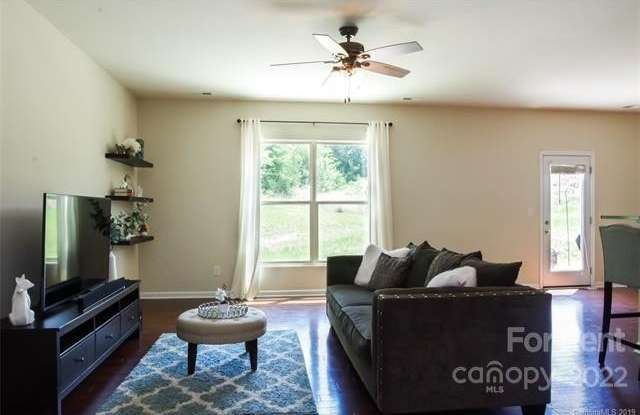 2222 Dave Thomas Lane Gallery 4