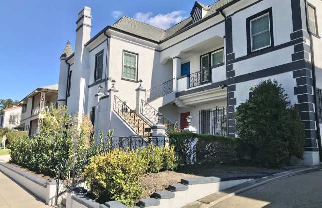 Stunning Downstairs Newly Remodeled Unit with 4 Bedrooms and 2 Bathrooms NOW AVAILABLE!! Gallery 1
