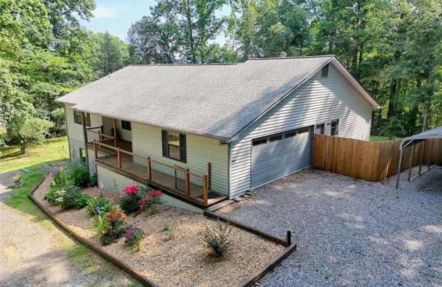 Spacious 4BR House in Blairsville Gallery 1