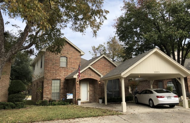 2805 Inniswood Cir - 2805 Inniswood Circle, Arlington, TX 76015