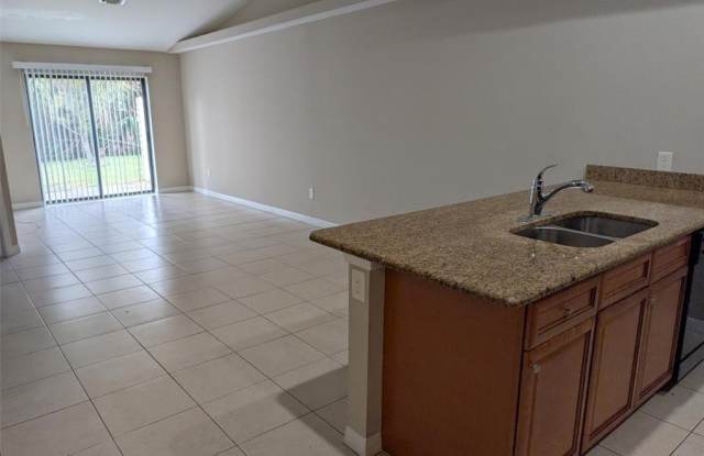 3702 SE 9th Place Gallery 2