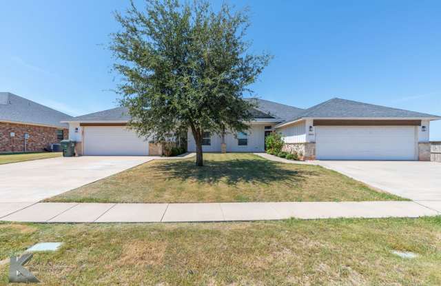 3/2/2 READY TO RENT! Gallery 1