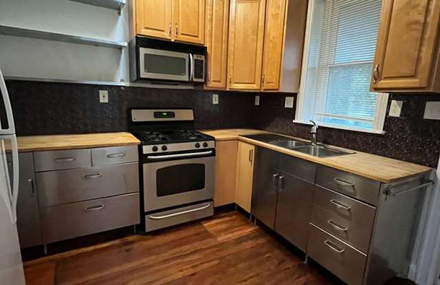 ⭐⭐⭐Spacious 4 Bedroom 1.5 Bath house located in University City. photos photos ⭐⭐⭐Spacious 4 Bedroom 1.5 Bath house located in University City. photos photos