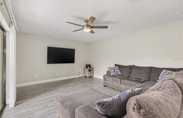 8114 OAK TRACE Way Gallery 4
