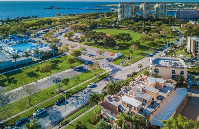 922 N SHORE DRIVE NE - 922 North Shore Drive Northeast, St. Petersburg, FL 33701