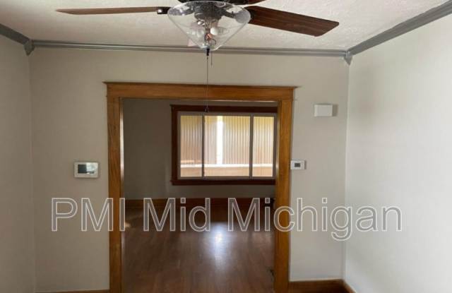 1321 Brown Street - 1321 Brown Street, Saginaw, MI 48601
