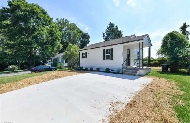 Renovated 2-Bedroom with Fully-Equipped Kitchen - 1222 East Lindsay Street, Greensboro, NC 27405