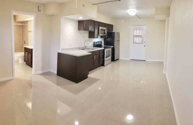 809 East Vogel Avenue - 13 - 809 East Vogel Avenue, Phoenix, AZ 85020