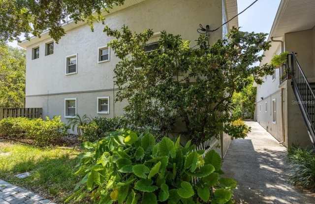 1011 S MOODY AVENUE photos photos