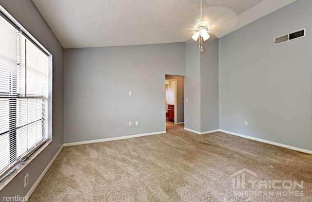 1467 Indiana Avenue Gallery 3