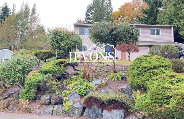 Amazing home featuring two equipped kitchens, a master bedroom with its own bathroom, and a fully fenced backyard! Enjoy easy access to I-90 and I-405, as well as nearby entertainment options - 14131 Southeast 49th Place, Bellevue, WA 98006