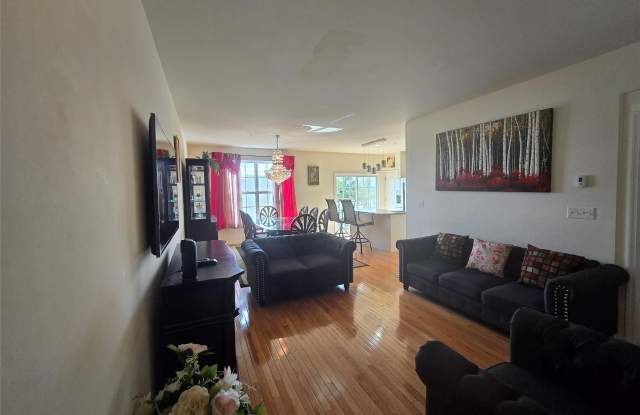 913 Hawthorn Way Gallery 3