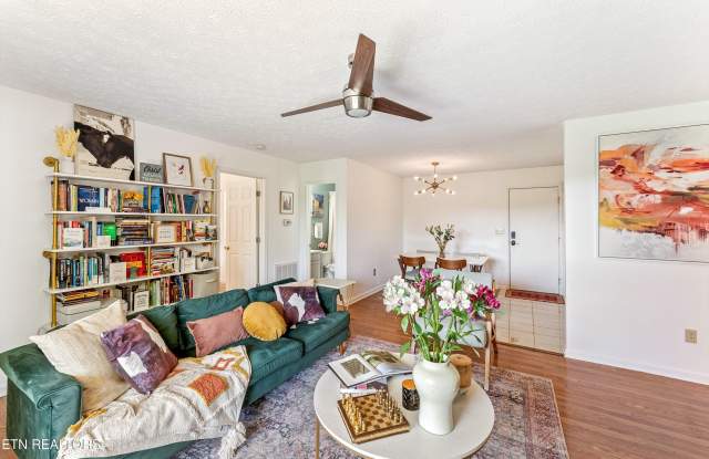 1720 Moon Court Gallery 4