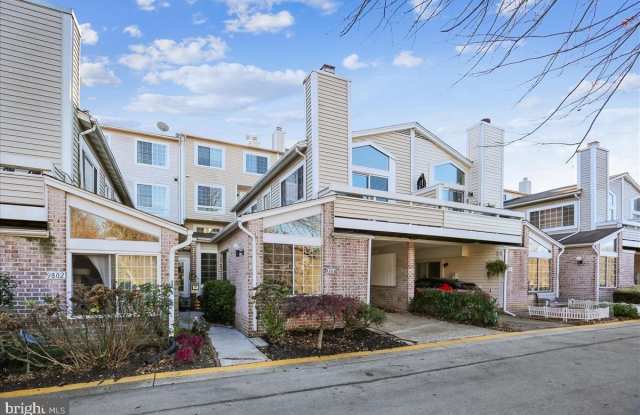 9804 ISLANDSIDE Drive Gallery 1